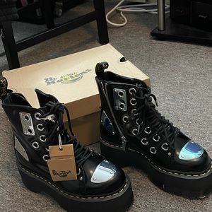 Brand new size 6 to big for me